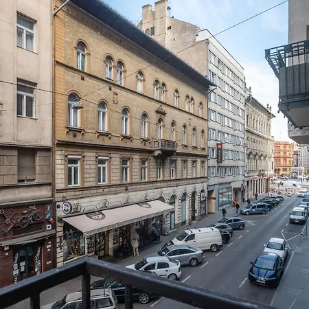 Super Cosy 3br Near Newyork Cafe With Balcony Budapest