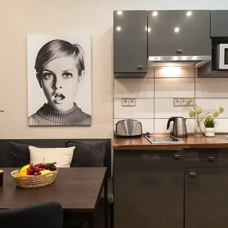 Super Cosy 3br Near Newyork Cafe With Balcony Appartement *