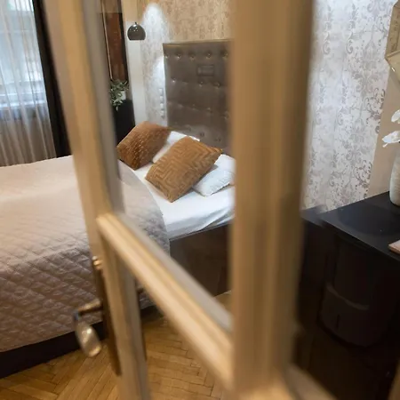 Super Cosy 3br Near Newyork Cafe With Balcony Appartement Budapest