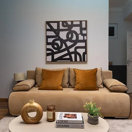 Super Cosy 3br Near Newyork Cafe With Balcony Appartement *
